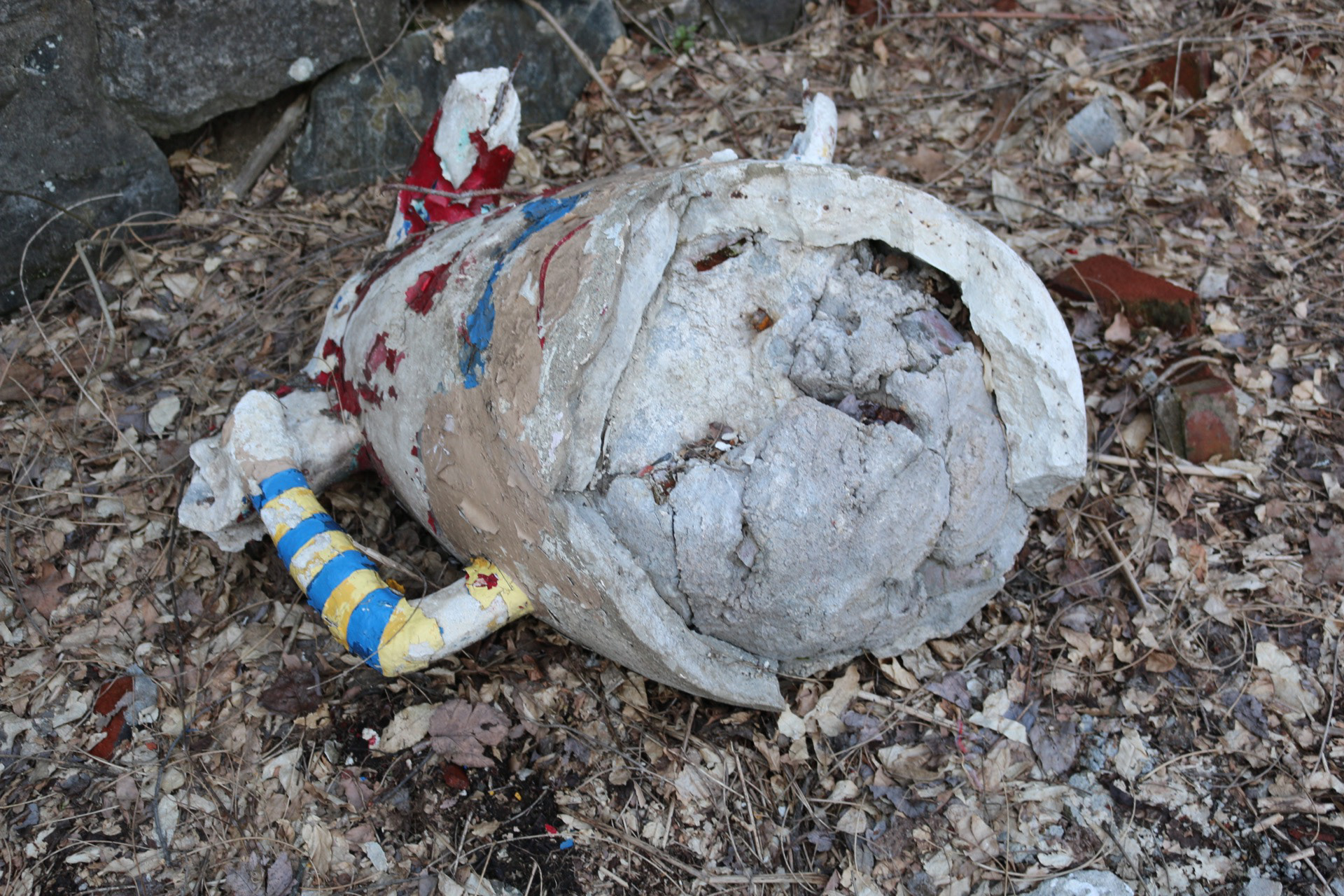 Humpty Dumpty from the wall, 2017