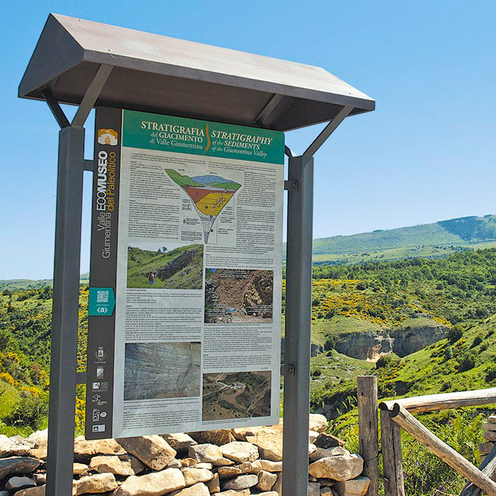 Tabella turistica in lamiera zincata e rame - Ecomuseo del Paleolitico - Abbateggio (PE)
