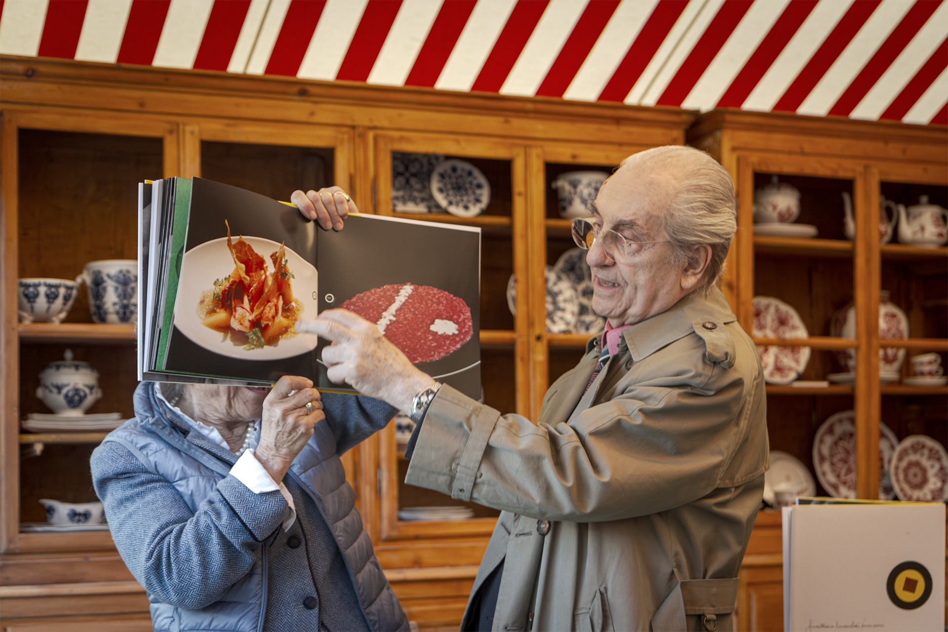 Narrating Excellence: The Maestro illustrating the visual and aesthetic philosophy behind his most iconic dishes. A moment where gastronomy meets fine art.