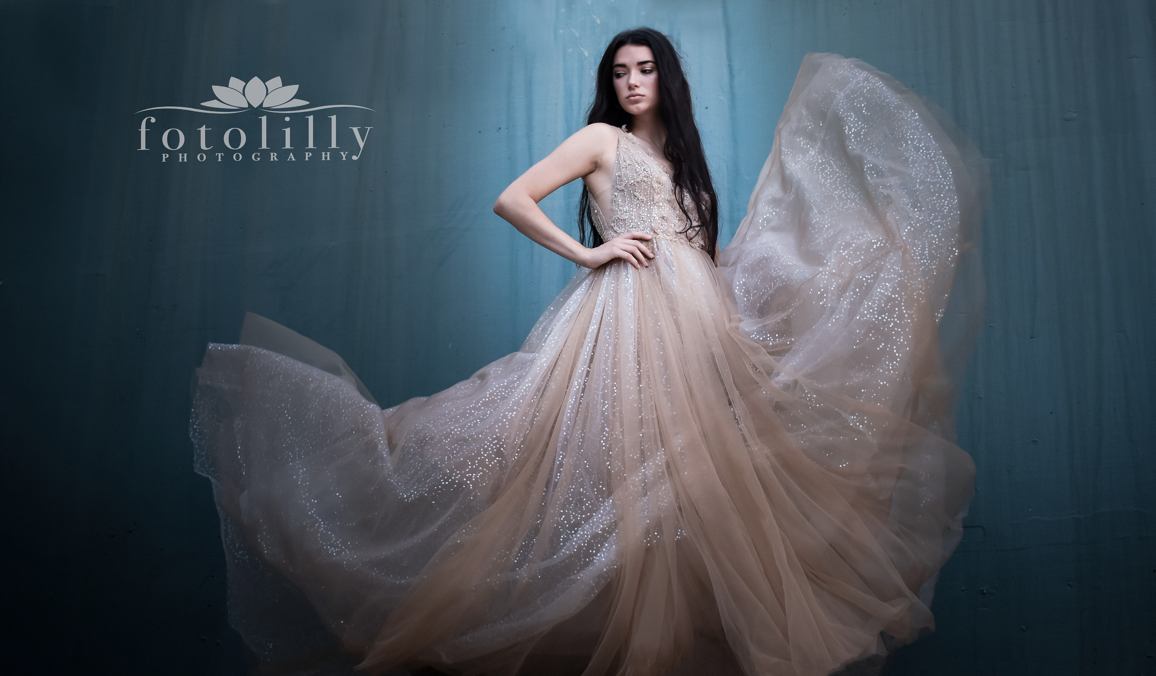 alt= “quinceañera photography fotolilly fotolillyphotography fort worth quinceañera dress portrait wedding fotos dfw bodas”