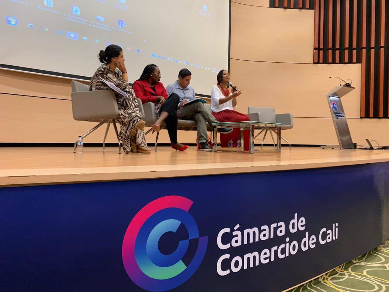 Indhira Serrano - Reconstruyendo Imaginarios