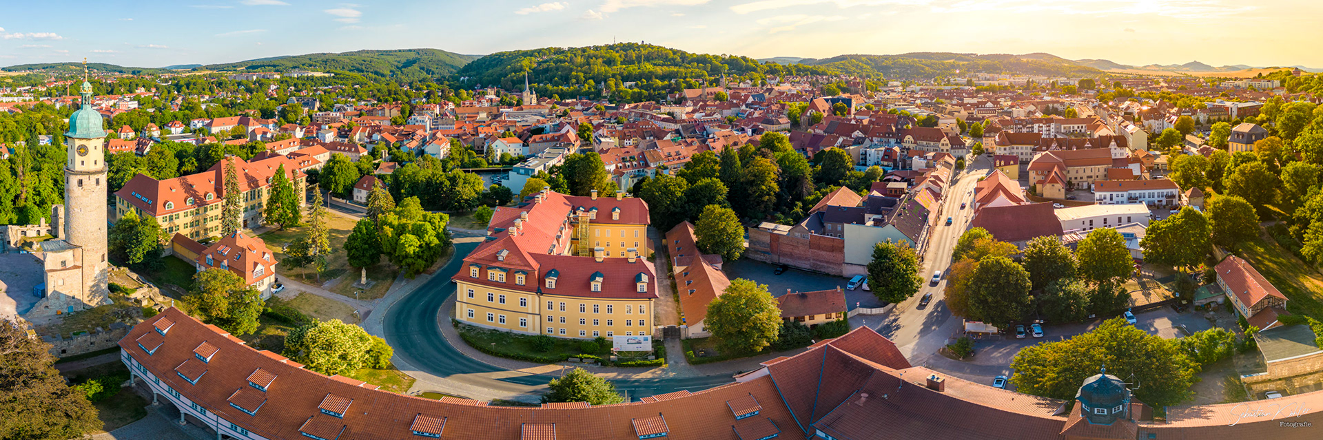 Panoramaaufnahme mit einer Drohne aus 8 hochkant aufgenommenen Einzelaufnahmen.