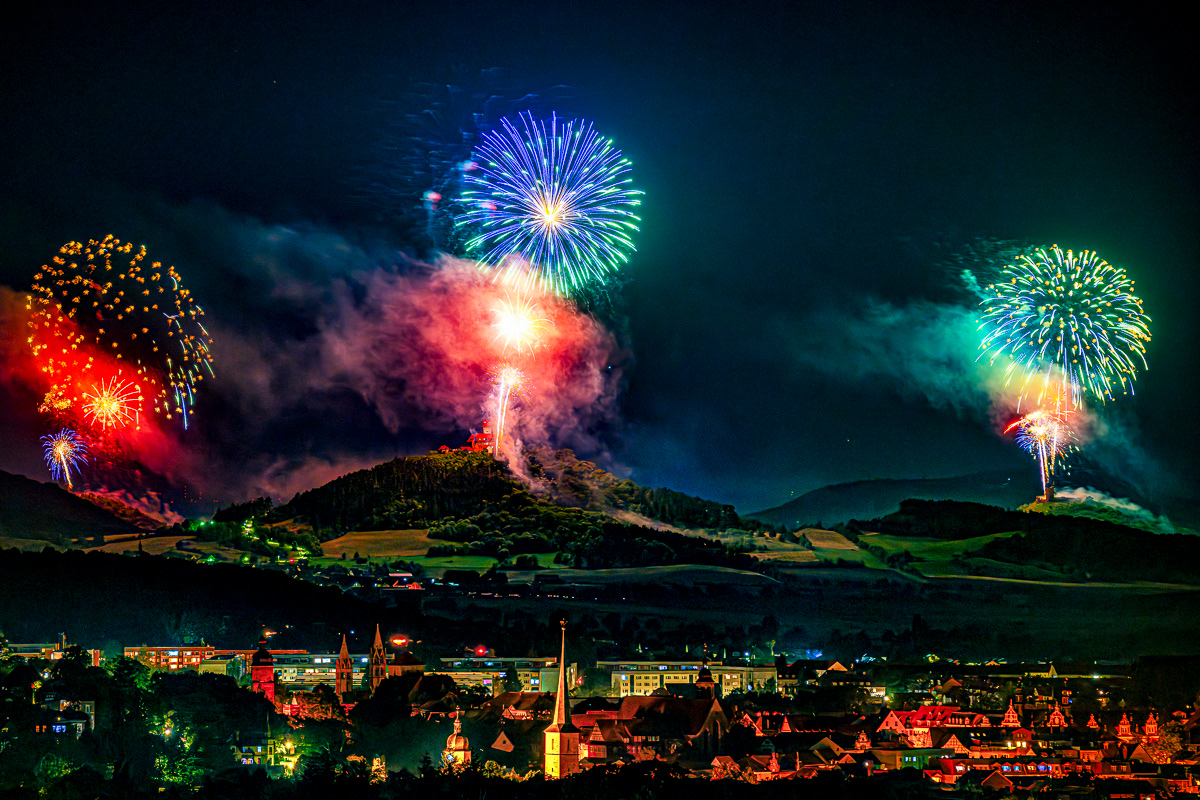Feuerwerk über den Burgen "Drei Gleichen"