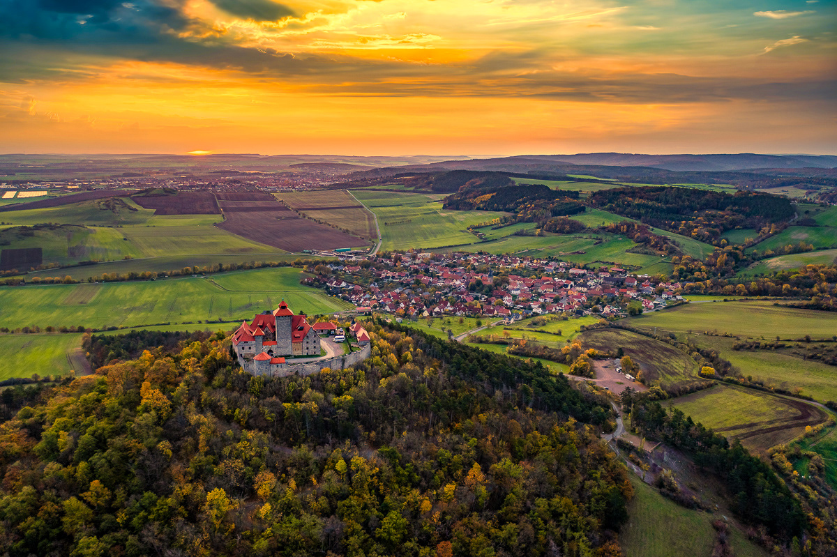Die Wachsenburg mit Holzhausen