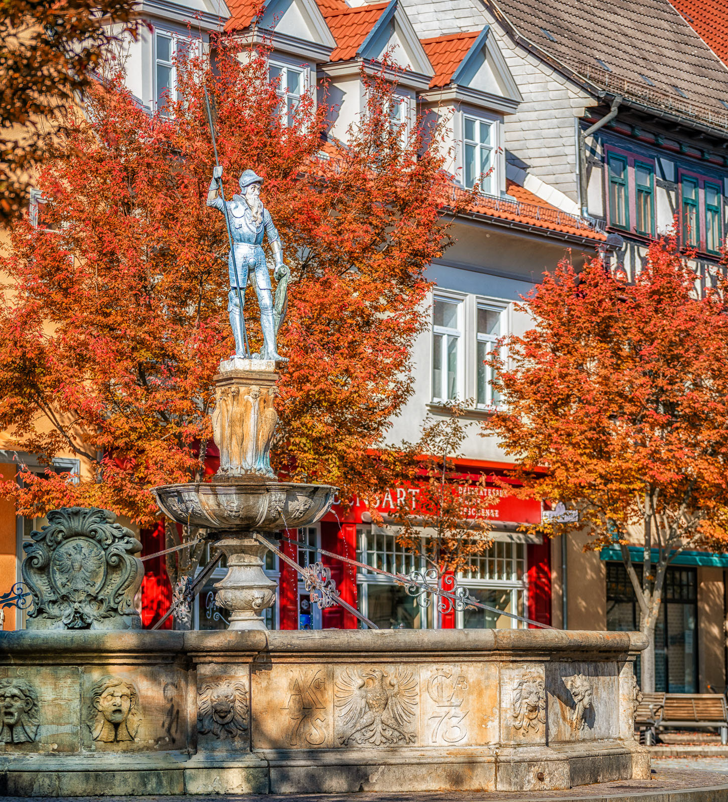 Der Hopfenbrunnen im Herbst