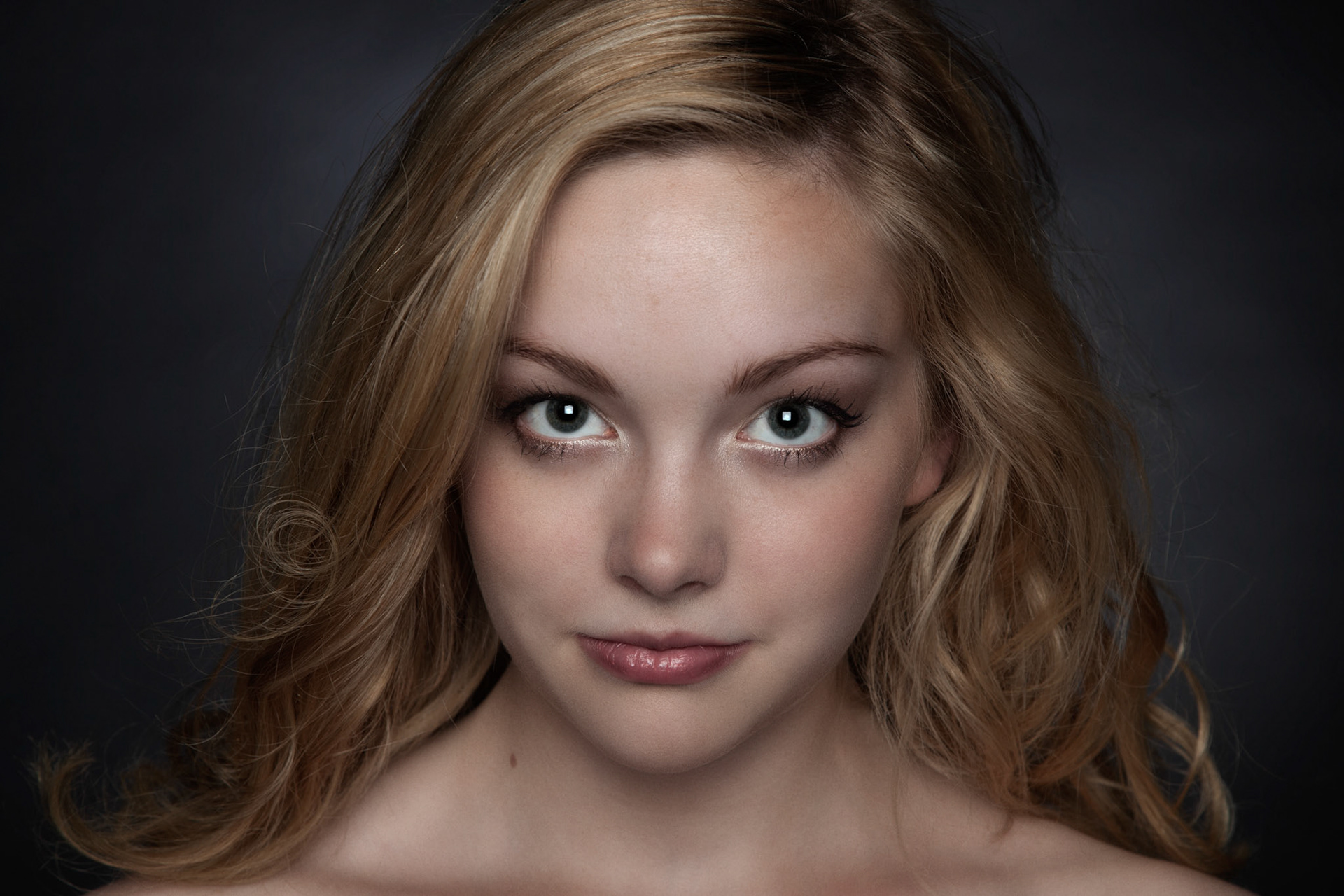 Dancer Headshot - Esmee Lobley
