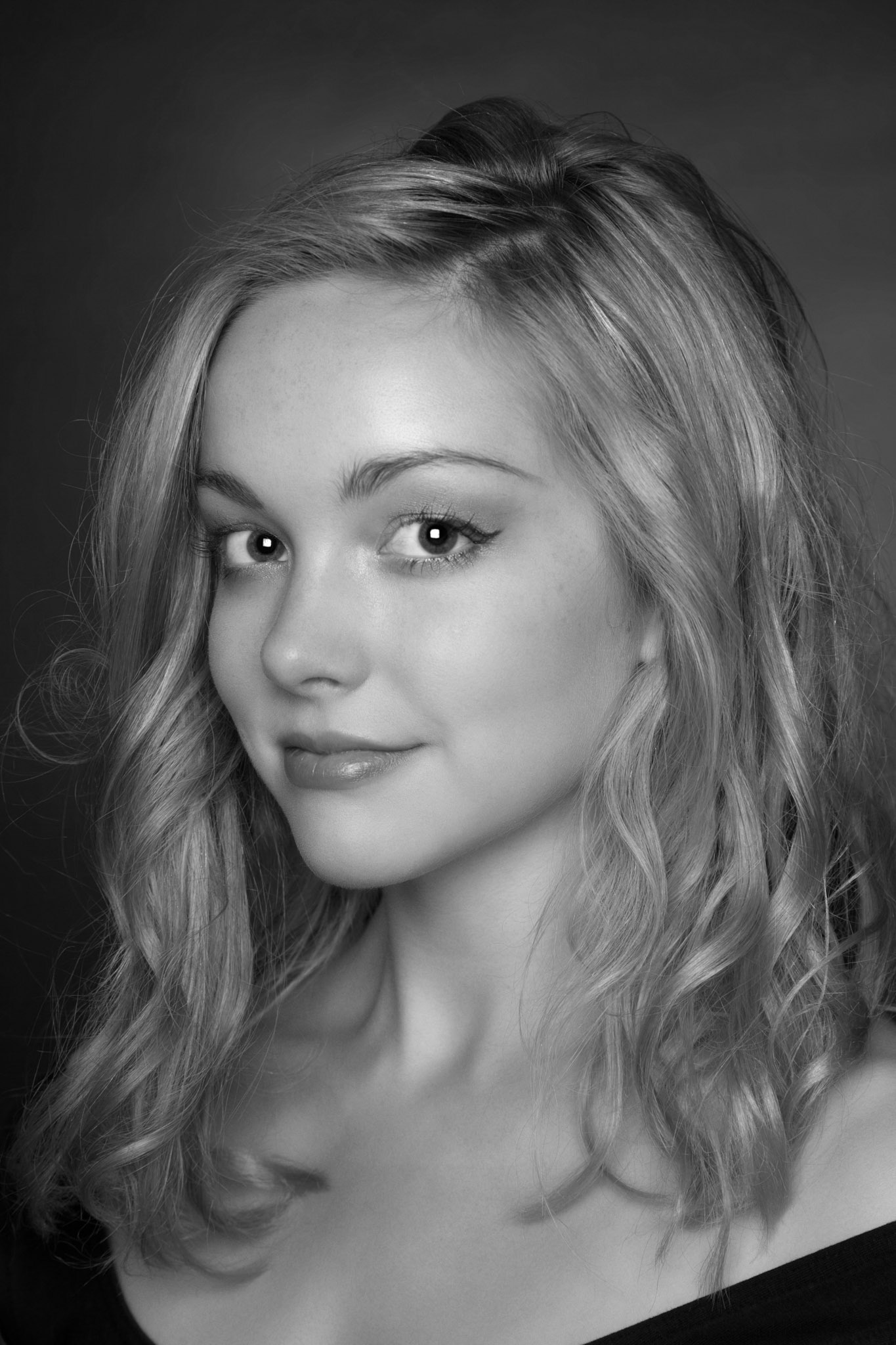 Dancer Headshot - Esmee Lobley