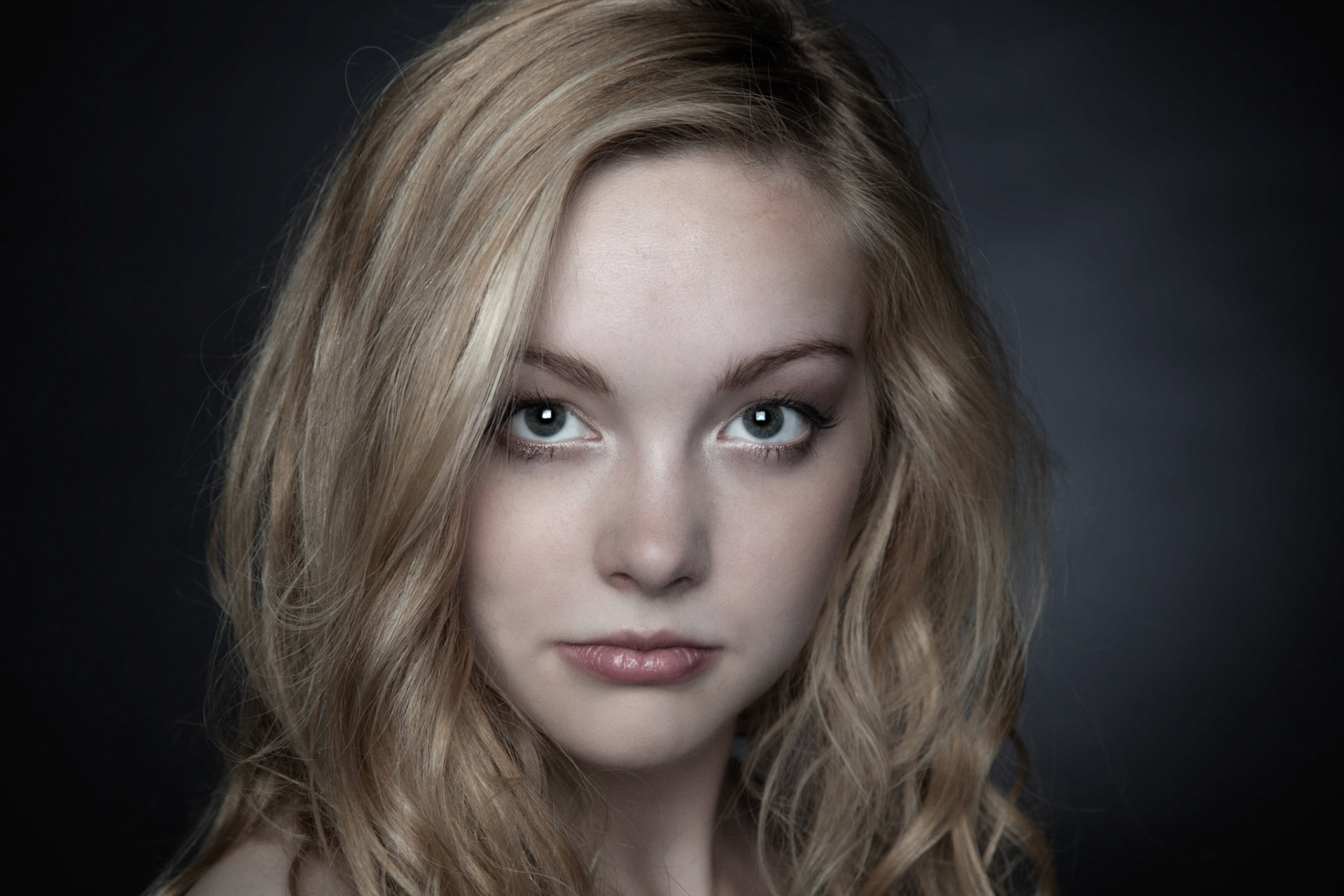 Dancer Headshot - Esmee Lobley