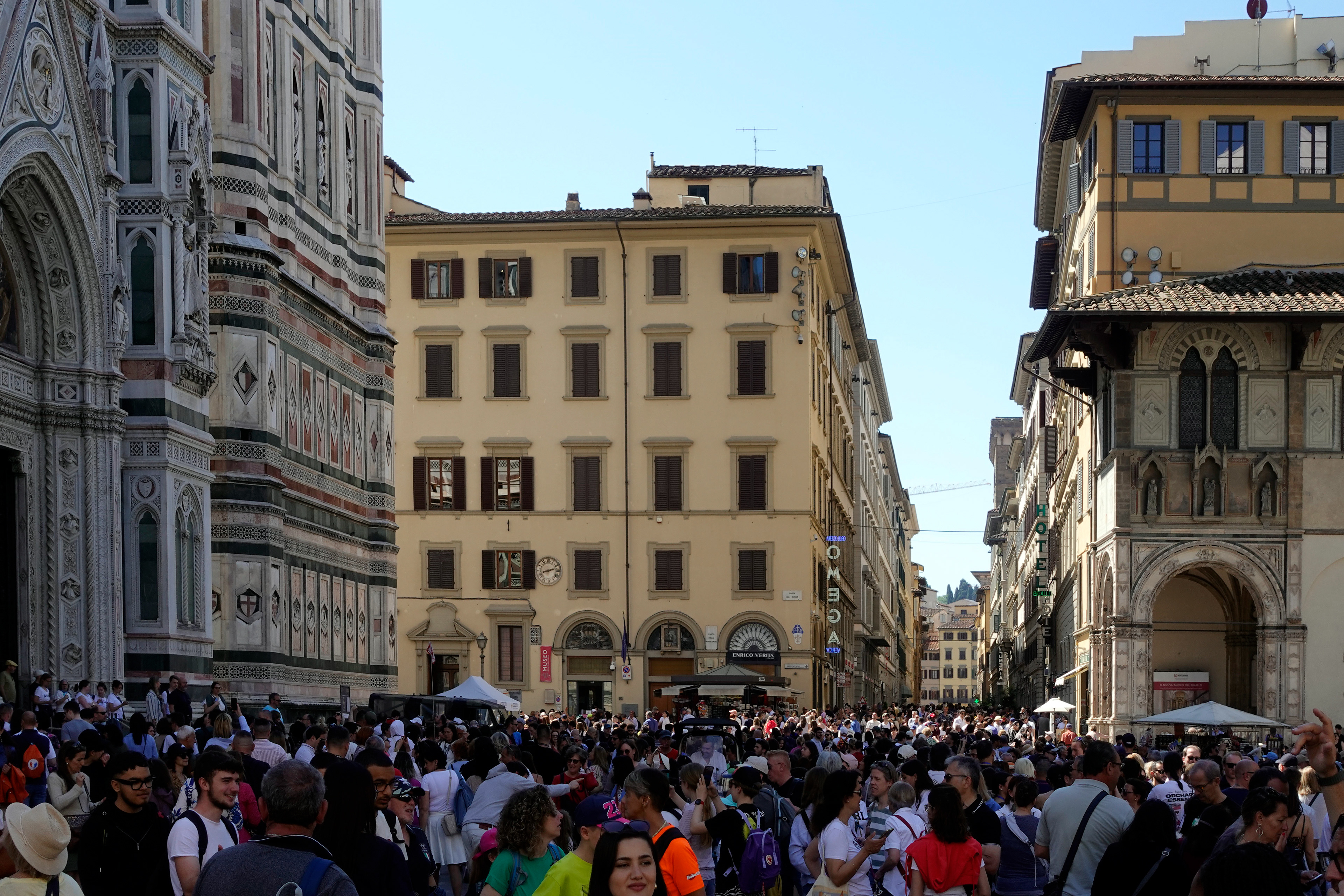 Just a few of the 13 million annual visitors to Florence.