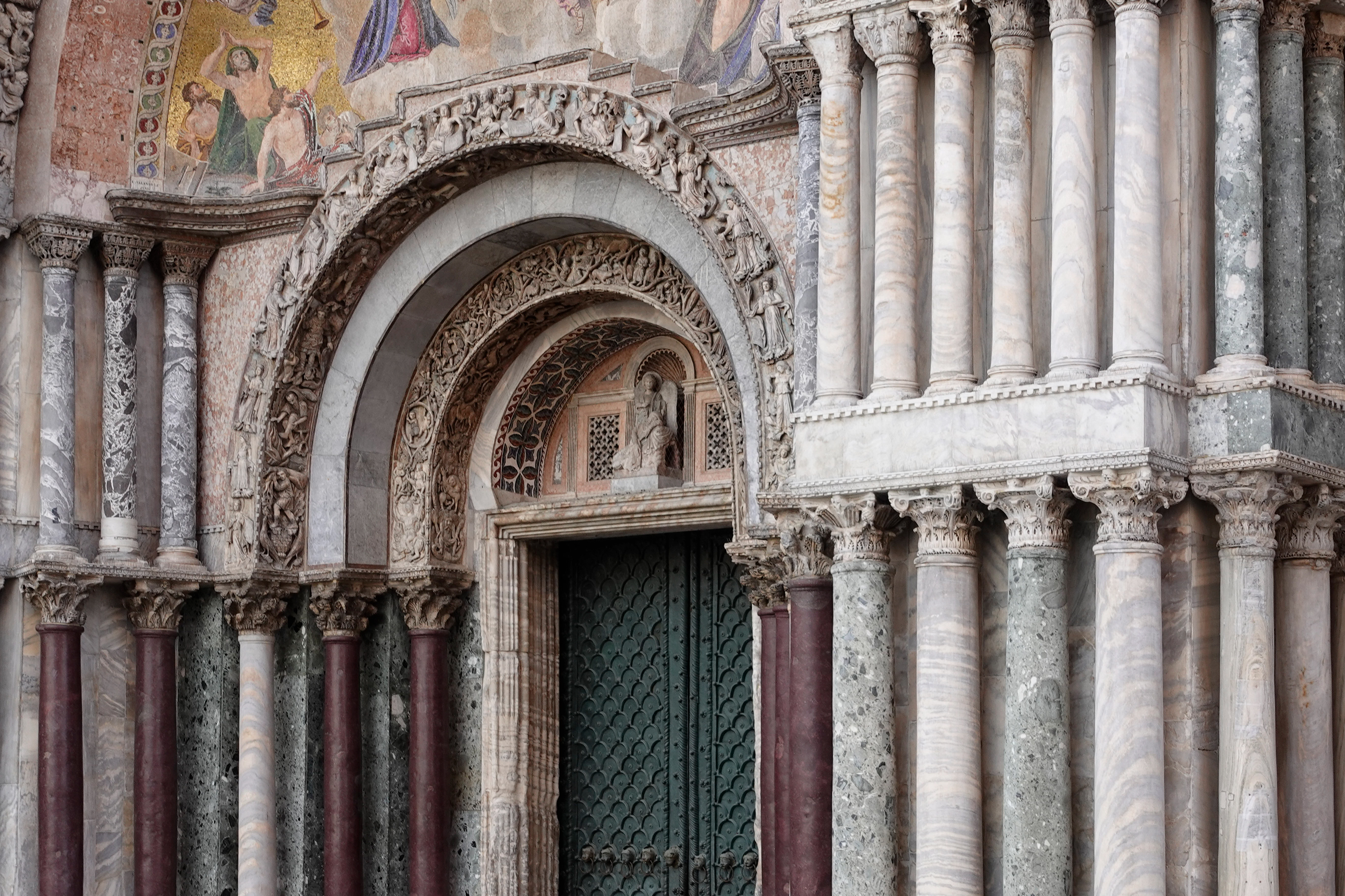 Columns and other items stolen from many other lands (spolia) were used throughout the building.