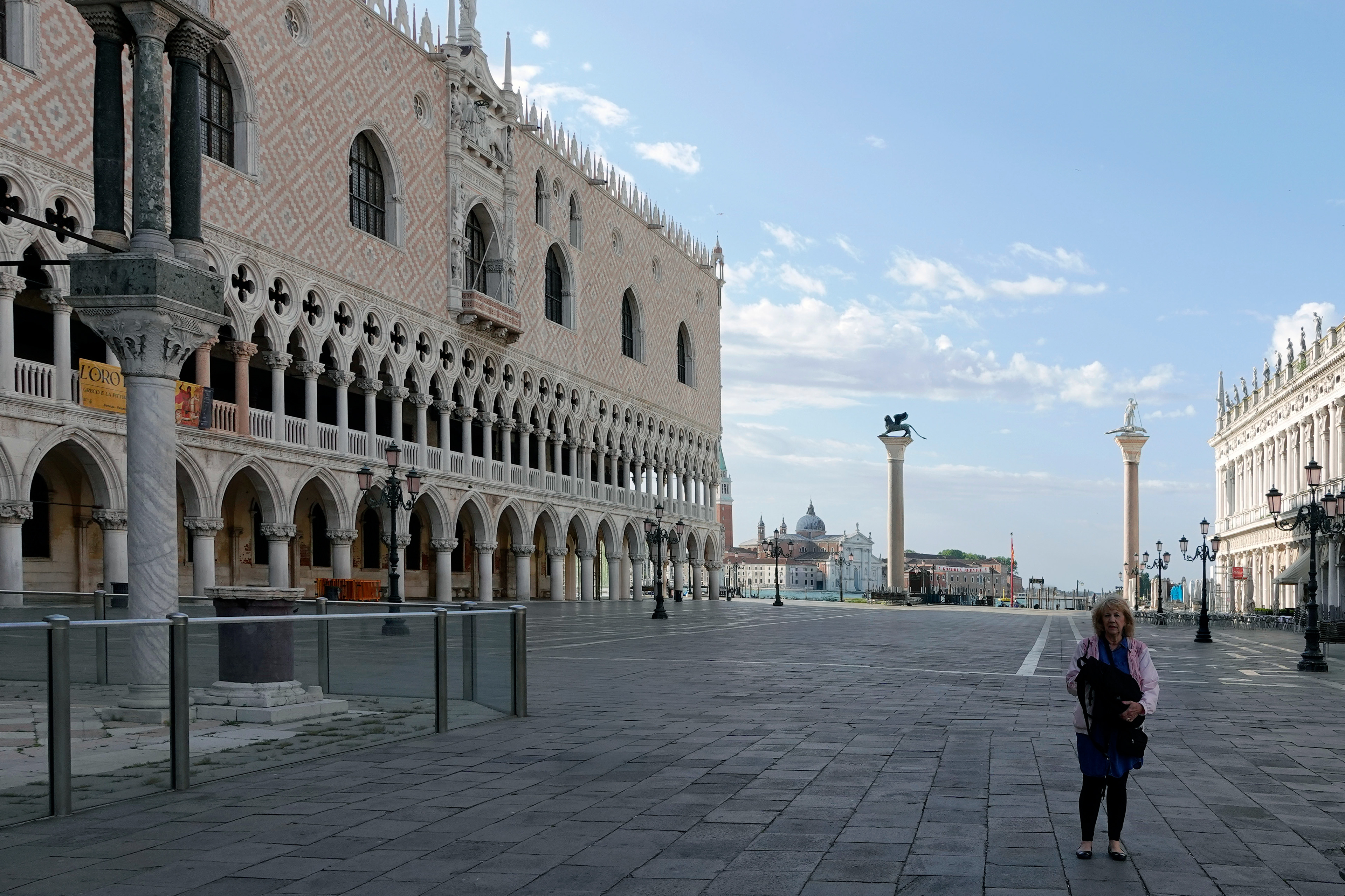 Vickie at the entrance of St. Marks Plaza with the grand Laguna in the background.