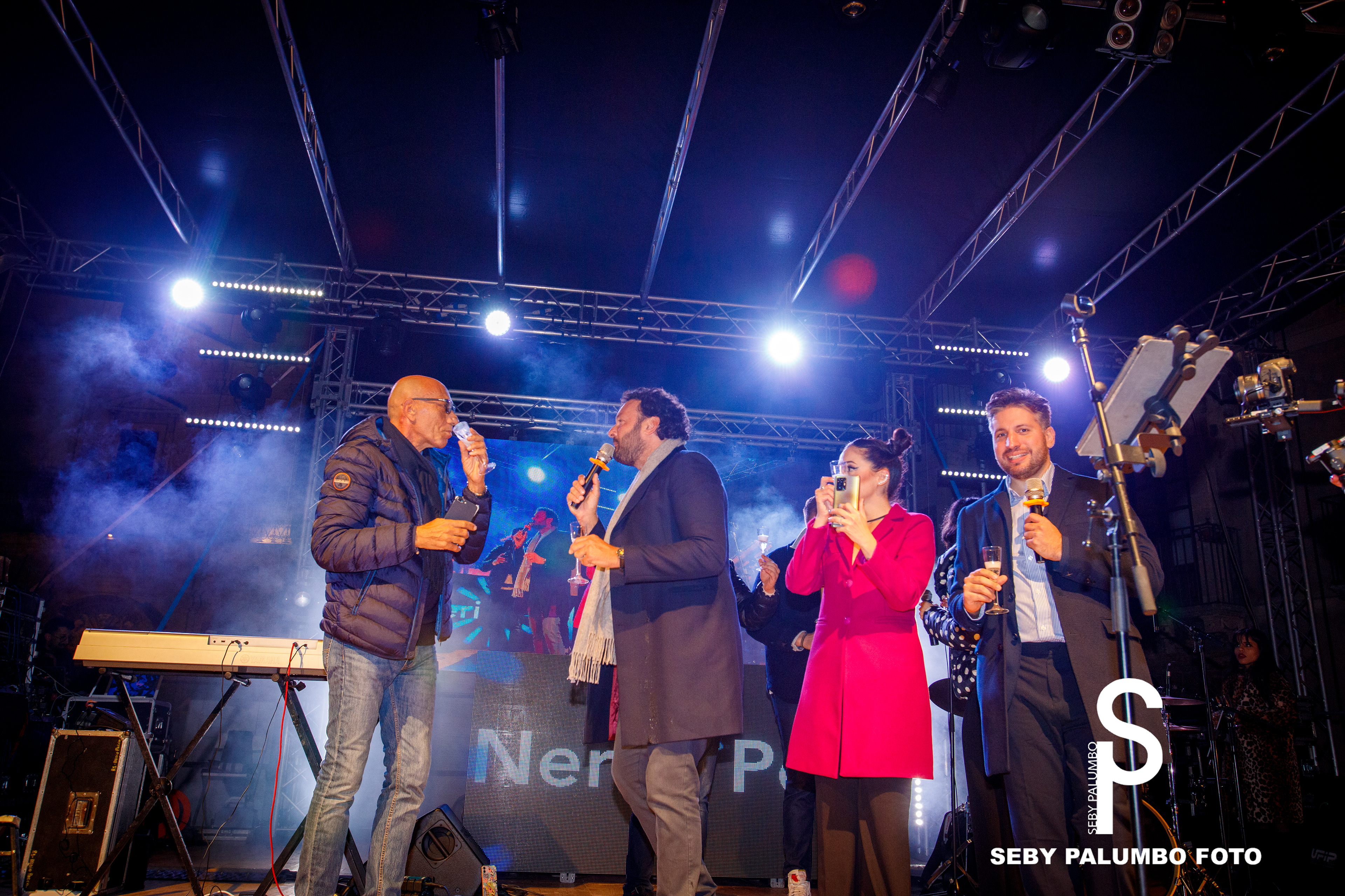 Francesco Italia Sindaco della Città di Siracusa sul palco per l'augurio del nuovo anno
