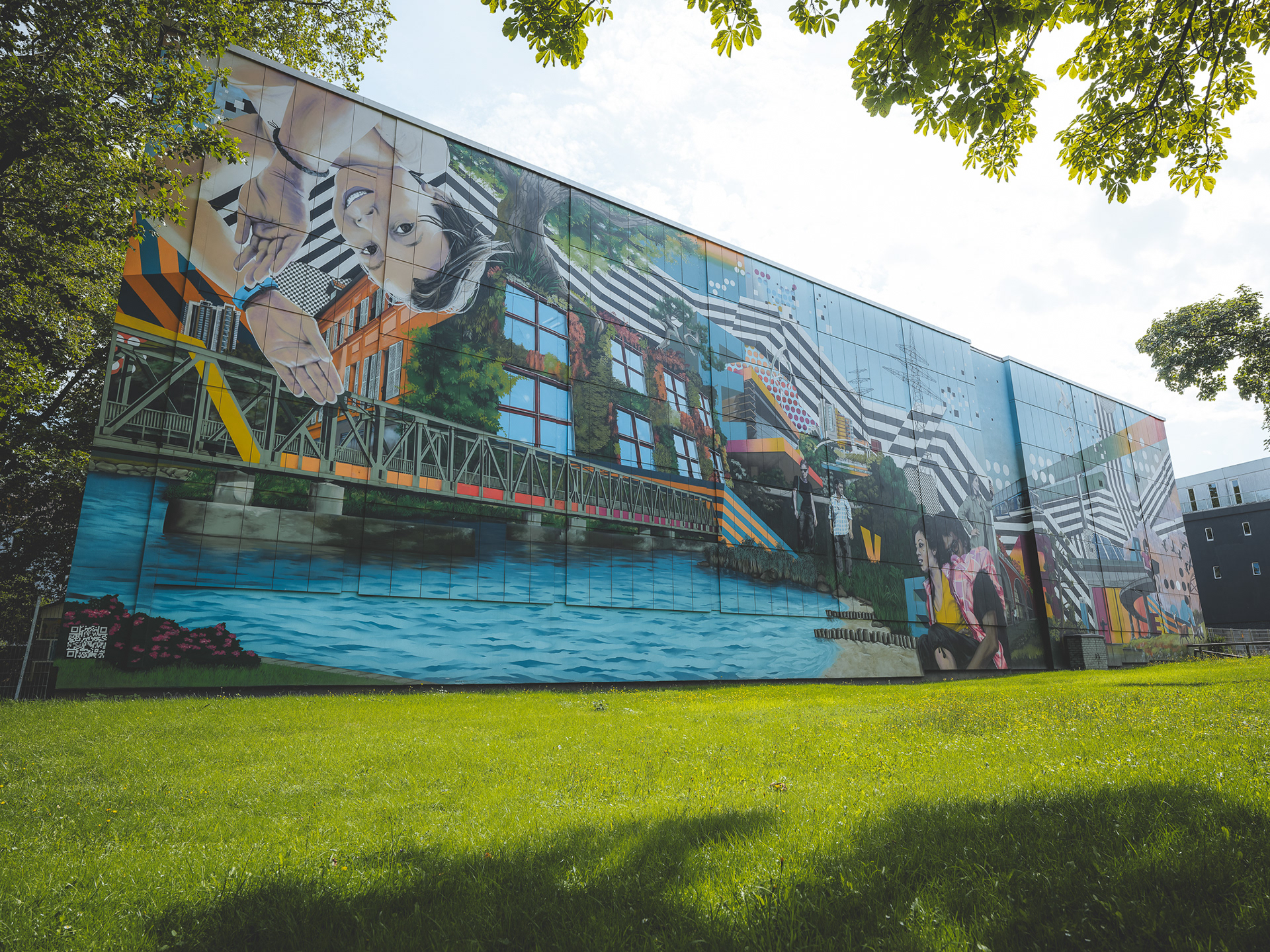 Mural "Evergreen" by Gabor Doleviczenyi and various artists (David Hufschmidt, Damian Bautsch, Robert Kaltenhäuser, Norman Schlegel, Dominik Hebestreit)