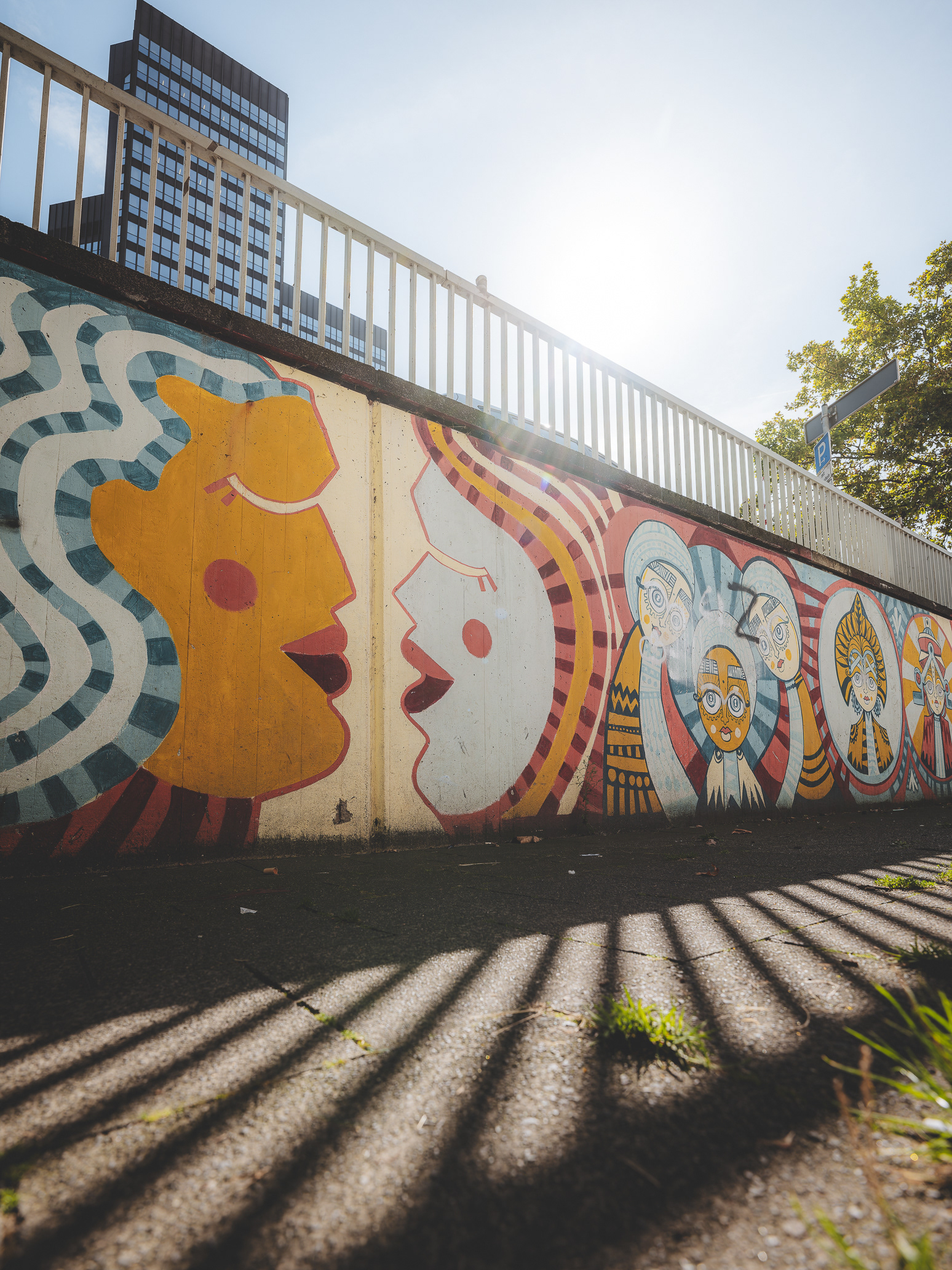 Mural "Gesellschaftliche Gegensätze" by Ursula Meyer