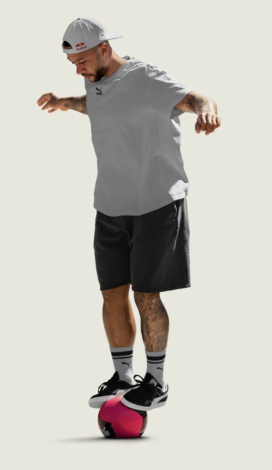Memphis Depay doing tricks, image is used for a Red Bull lenticular display