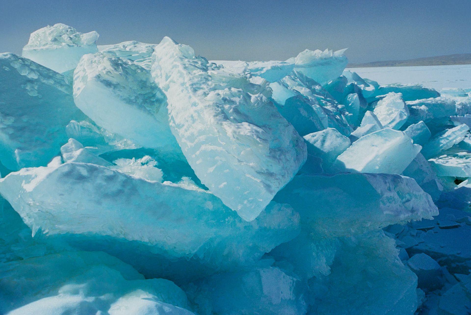 Tibet Namtso lake - Hugh blocks of drifting ice.