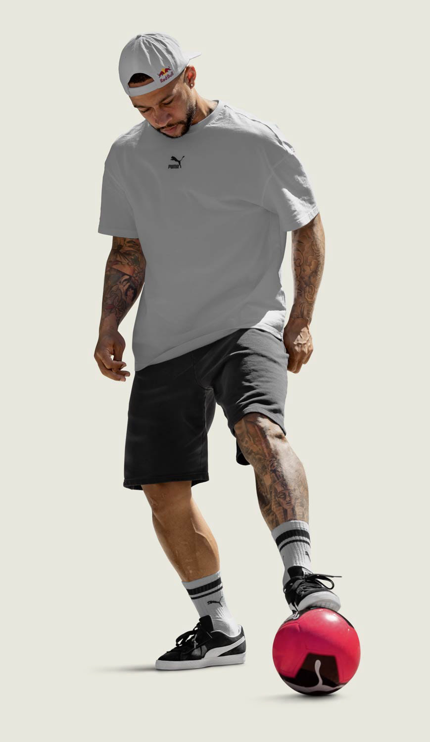 Memphis Depay doing tricks, image is used for a Red Bull lenticular display