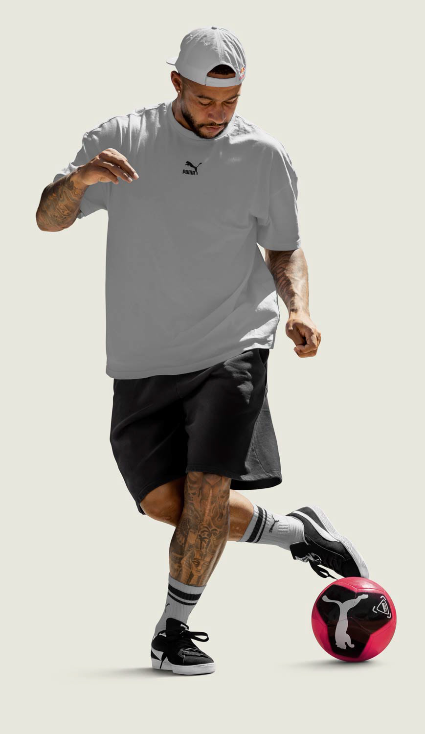 Memphis Depay doing tricks, image is used for a Red Bull lenticular display