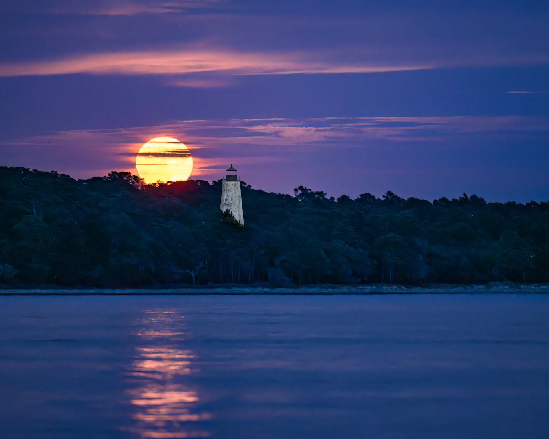 Super Moon rising over North Island