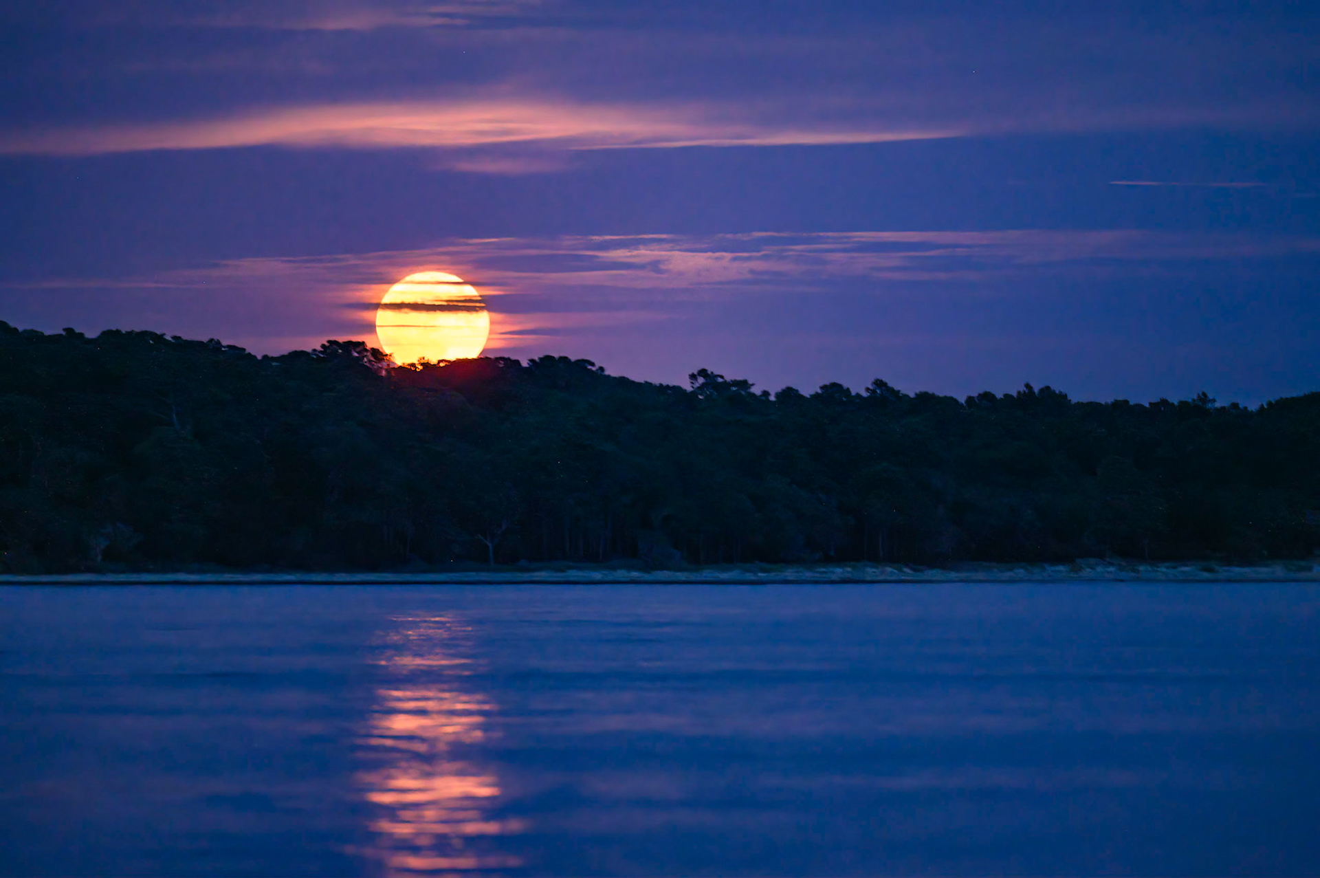 Super Moon rising over North Island
