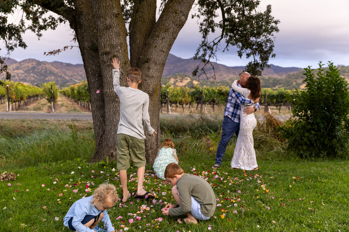 children-throwing-rose-petals-over-parents-in-Yountville-Park