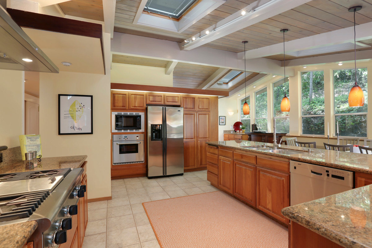 warm-colors-in-the-kitchen-with-pickled-oak-ceiling-and-white-beams