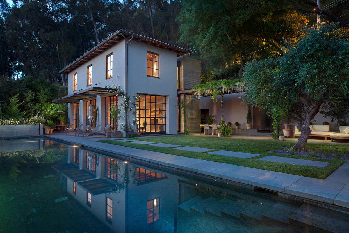 Pool-House-at-sunset