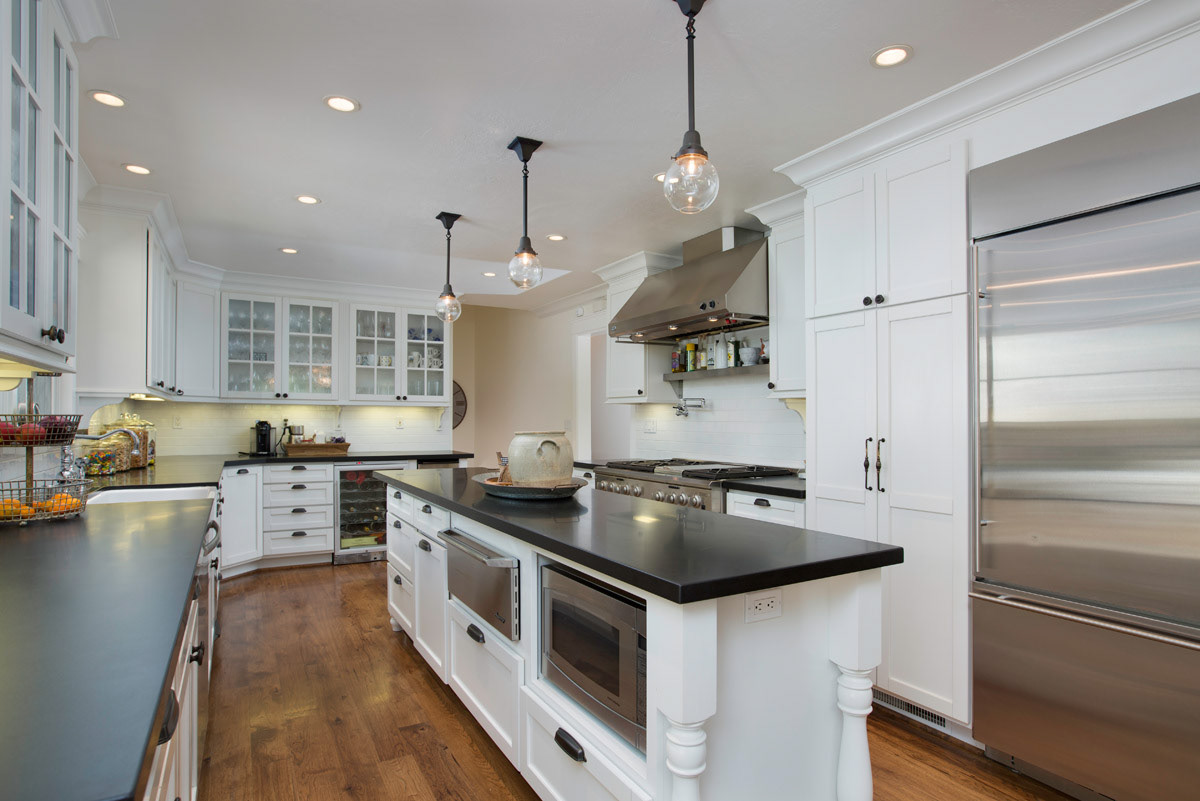 white-country-kitchen-with-center-island
