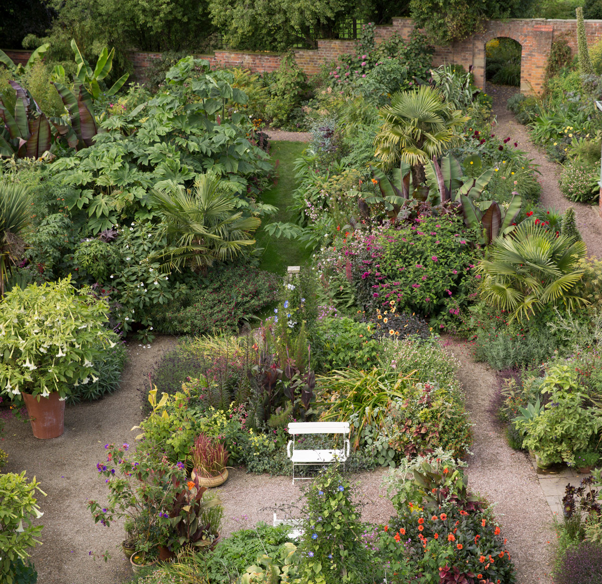 manicured-english-garden-borders