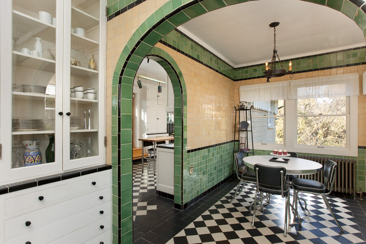 art-deco-tiled-nook-with-black-and-white-tiled-floor