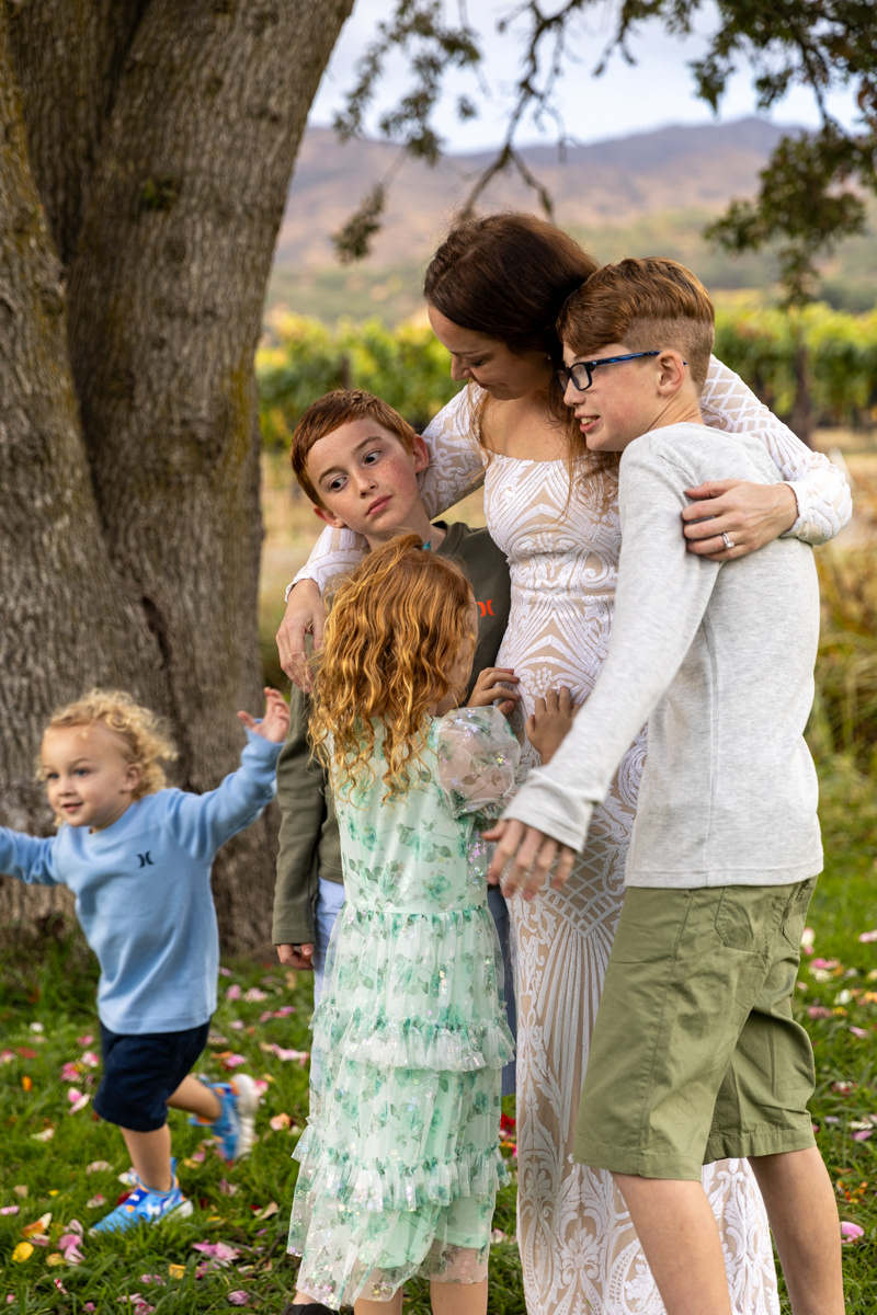 mother-with-four-children-in-Napa-vineyard