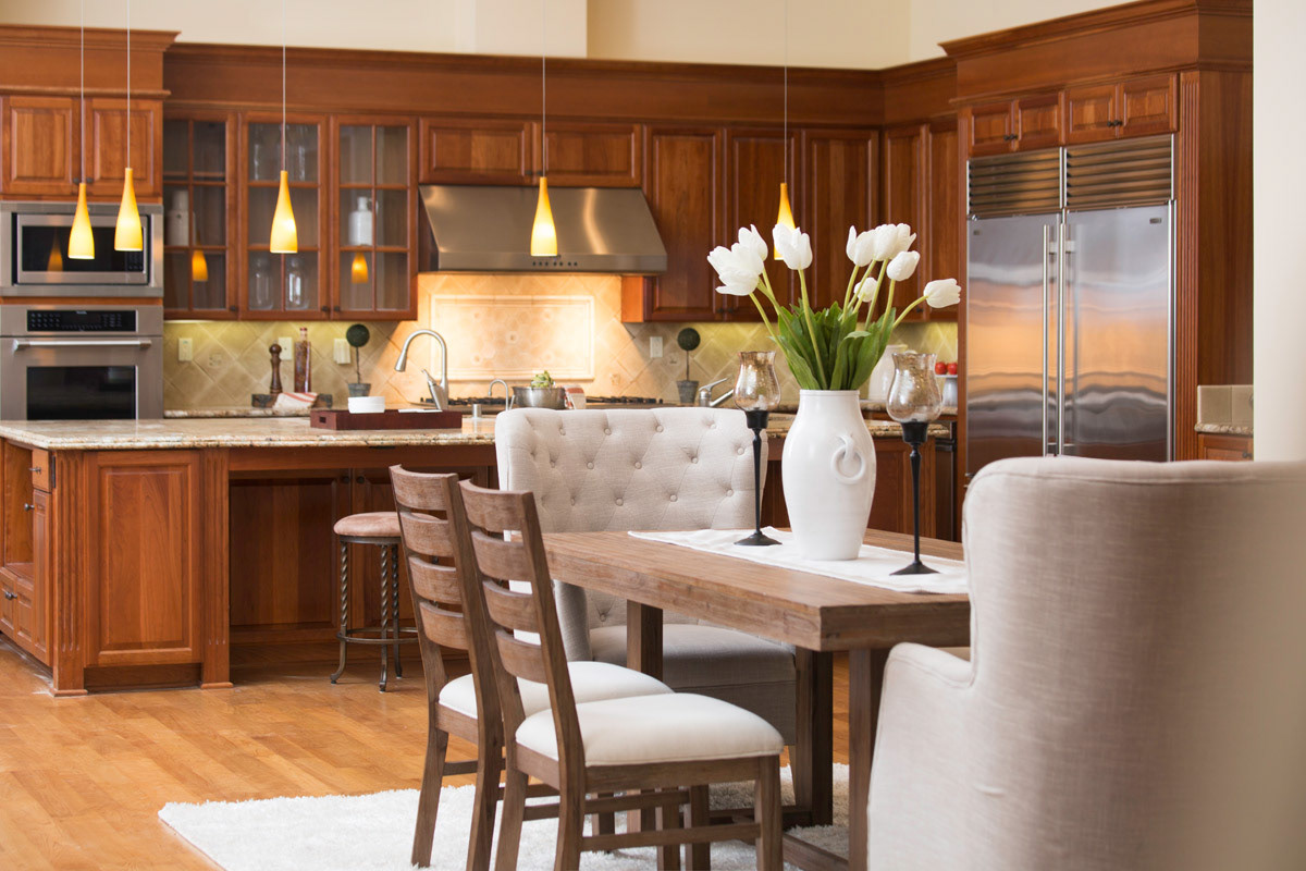 table-in-kitchen-white-vase-of-white-tulips