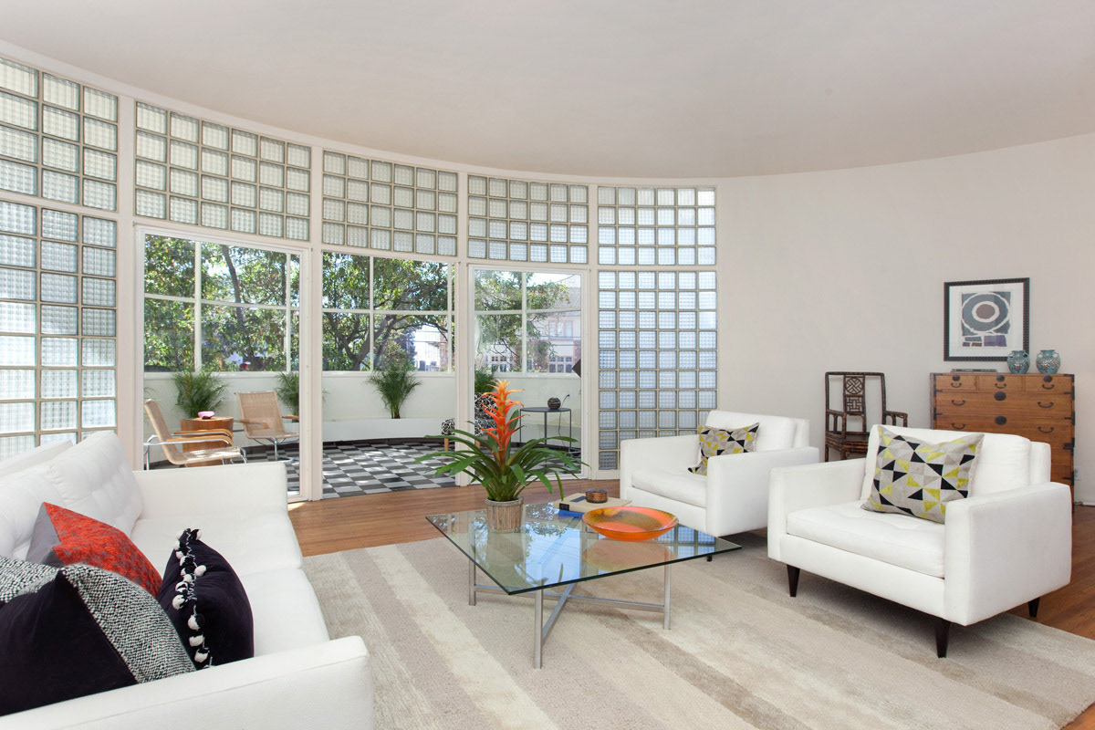art-deco-living-room-with-curved-glass-block-wall-and-atrium