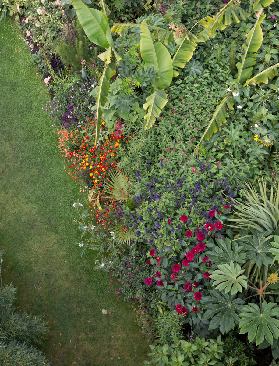manicured-english-garden-floral-border
