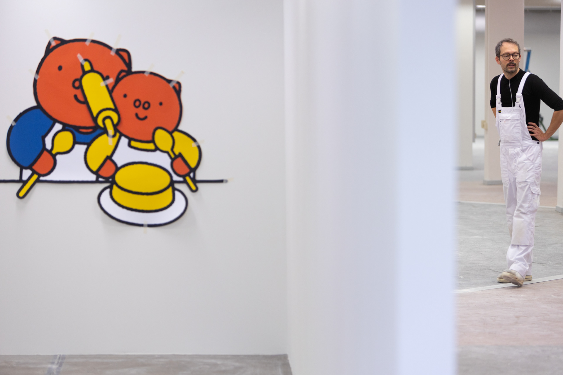 Schilderwerkzaamheden in de tijdelijke locatie van het nijntje museum