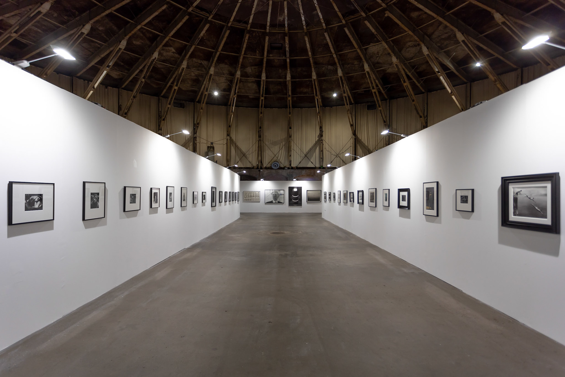 Fresh eyes photo fair in de gashouder van de Westergasfabriek.