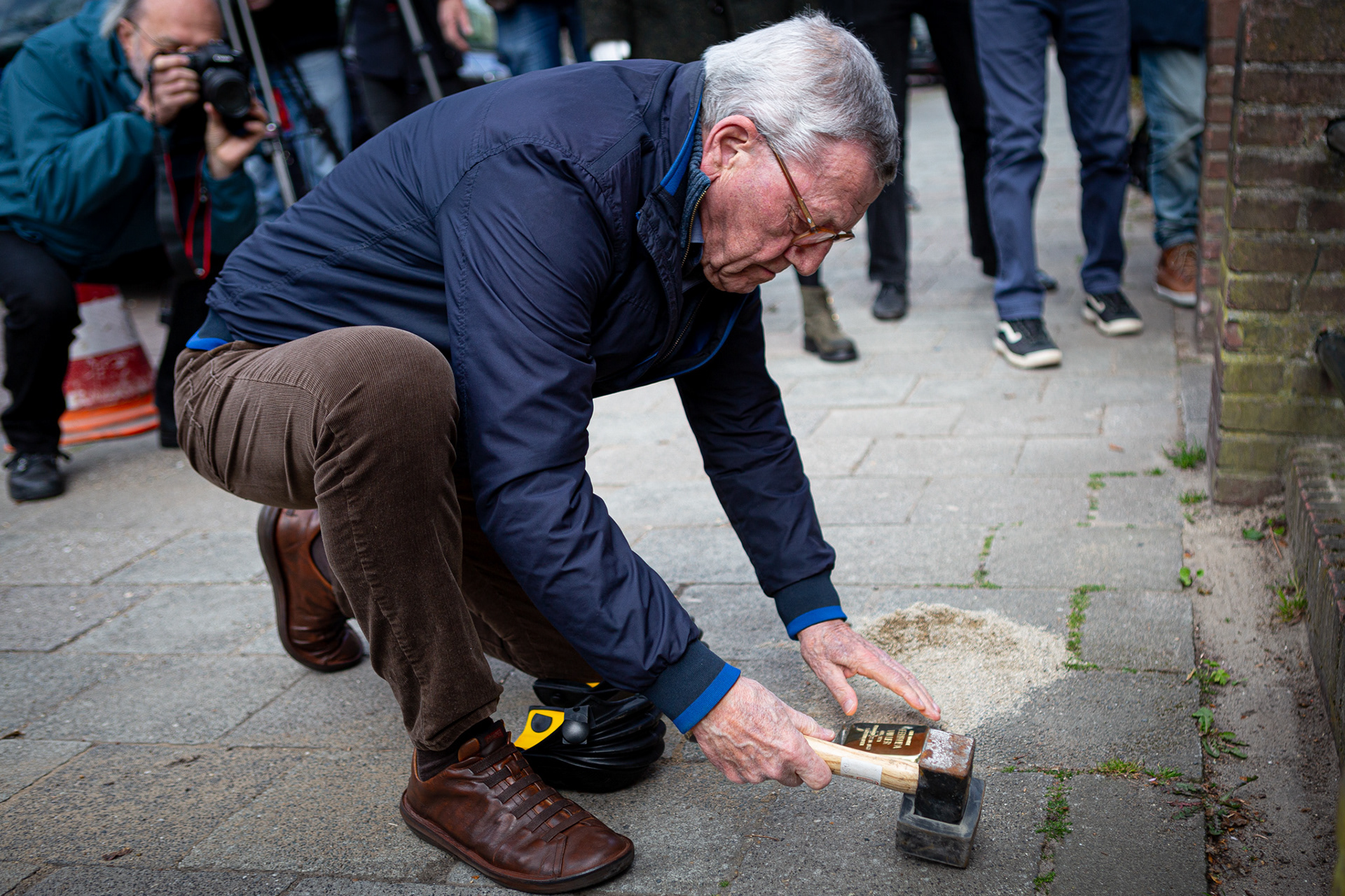 Plaatsing herdenkingsplaquette en Stolpersteine Truus van Lier