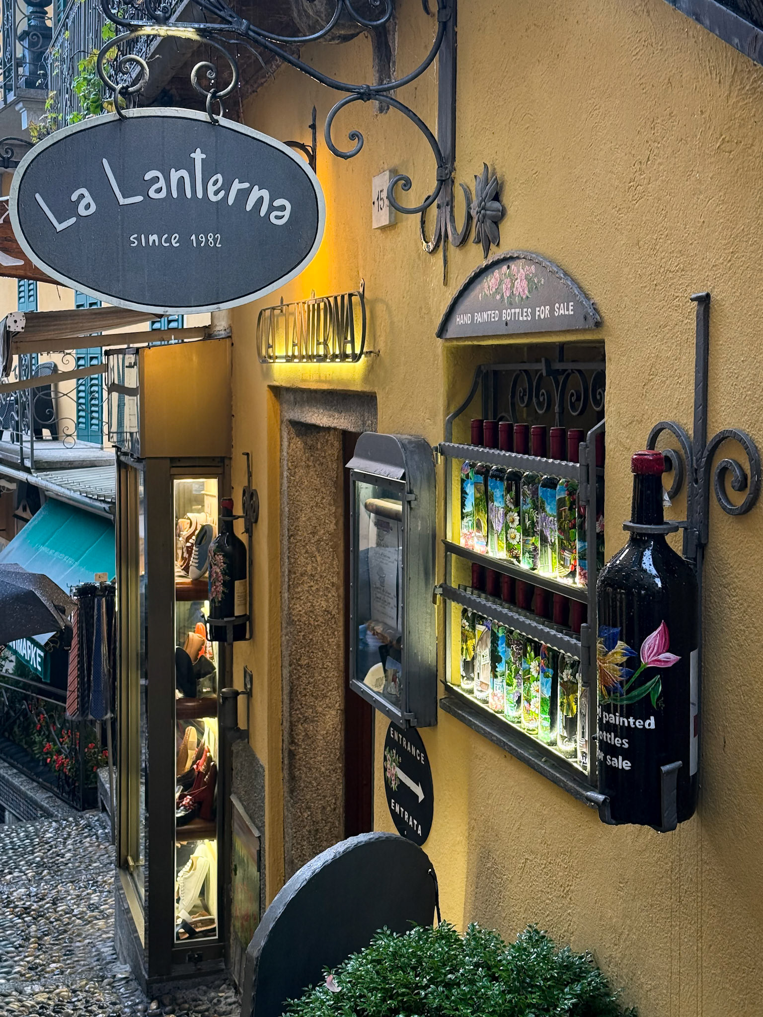 Lake Cuomo Shopping