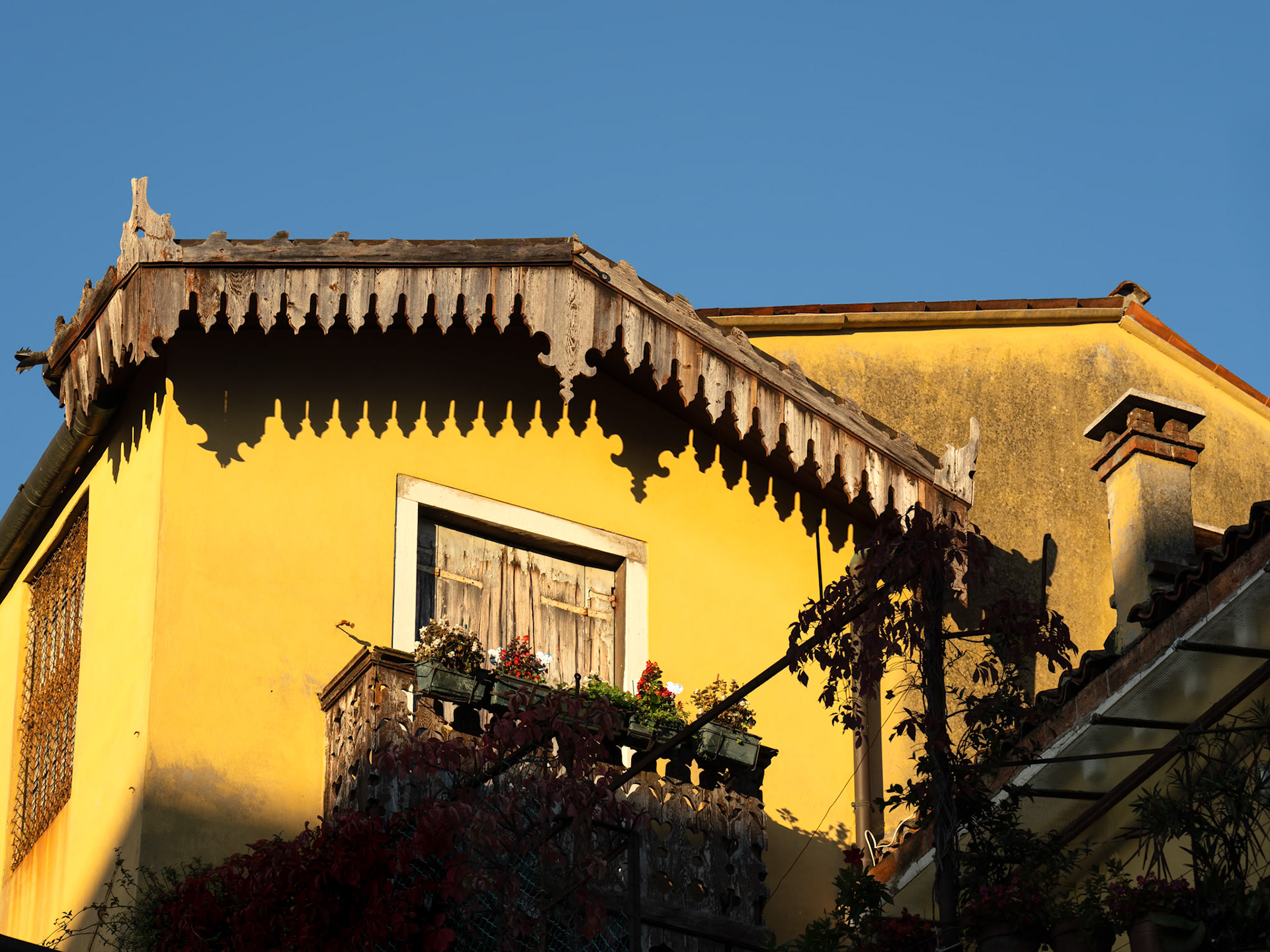 Morning light painst top of Venice home