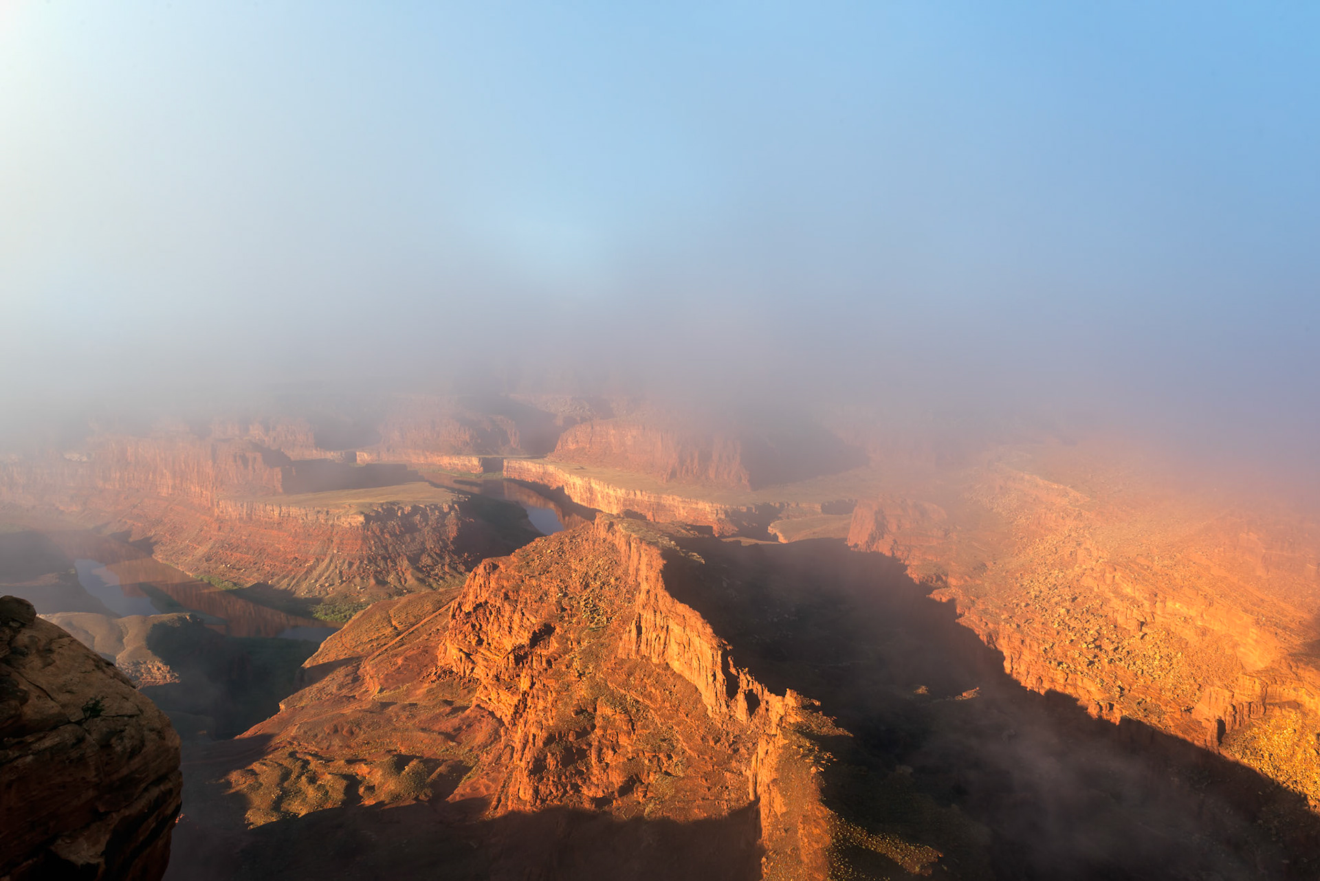 Heavy Fog rolls into Dead Horse Point