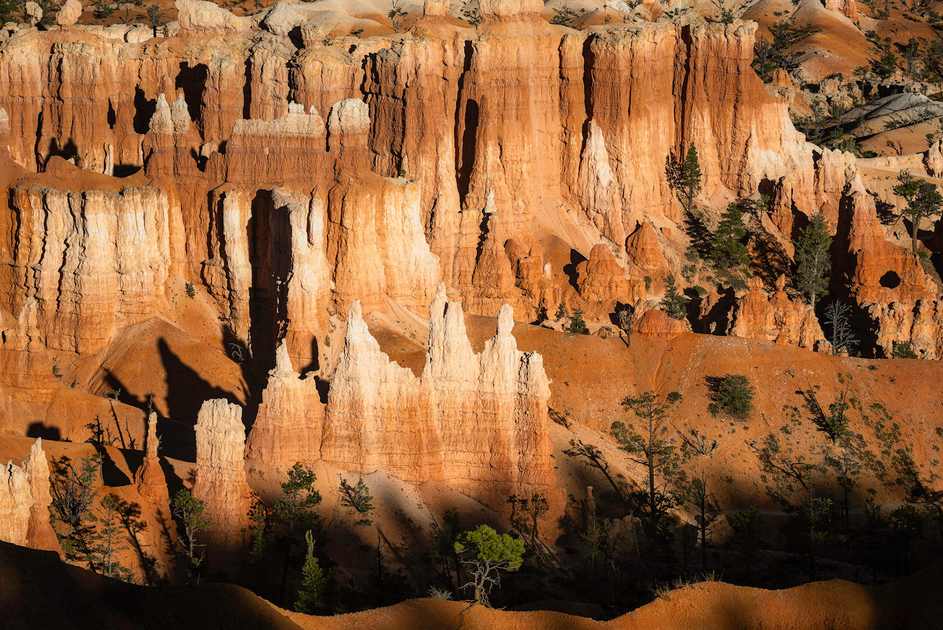 Sun sets on Bryce Hoodoo's