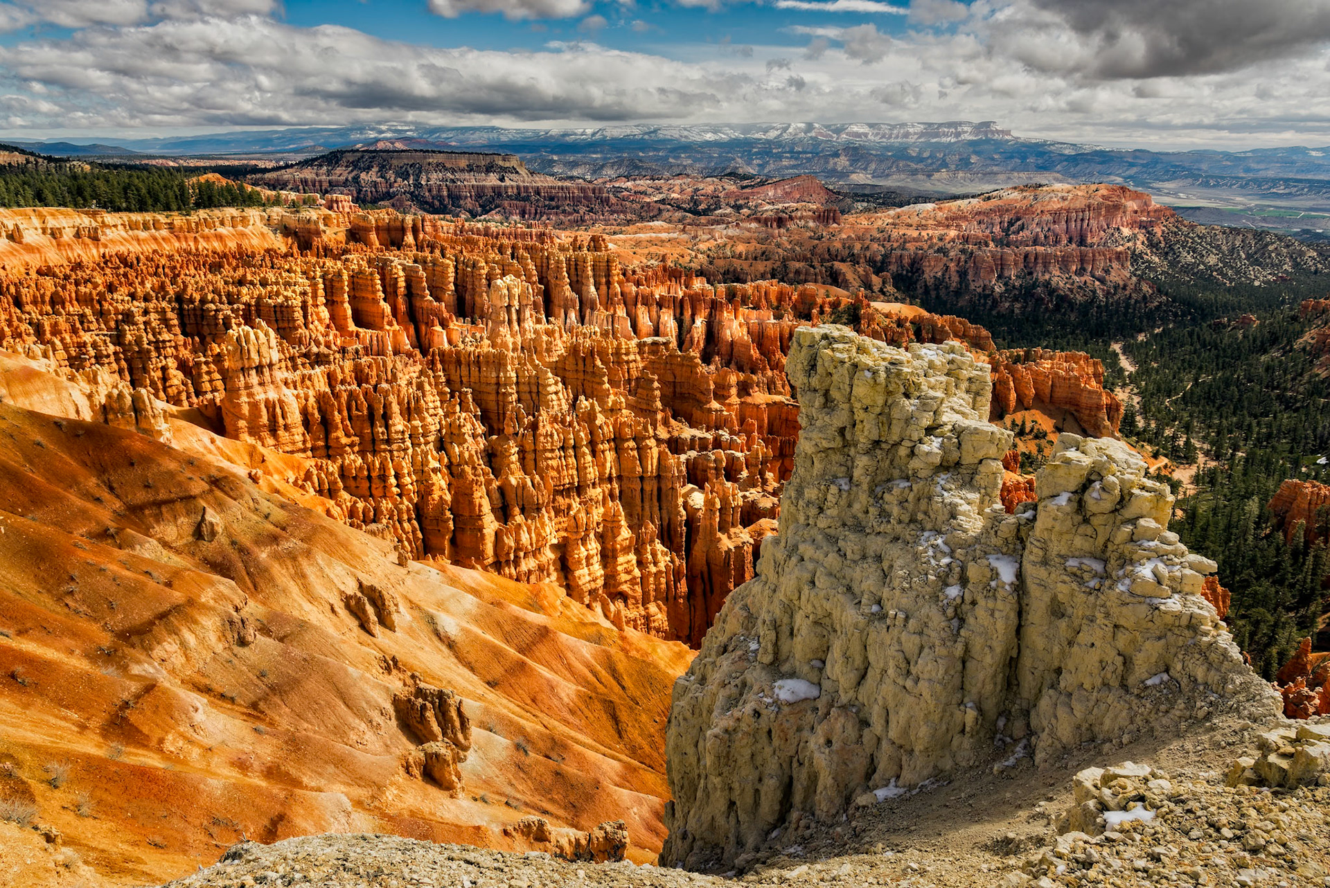 Cold Morning Bryce Canyon