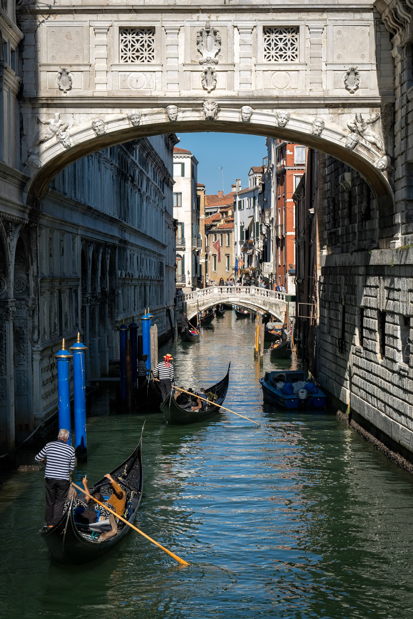 Gondola's going under the Bridge of Sigh. Cir.1603