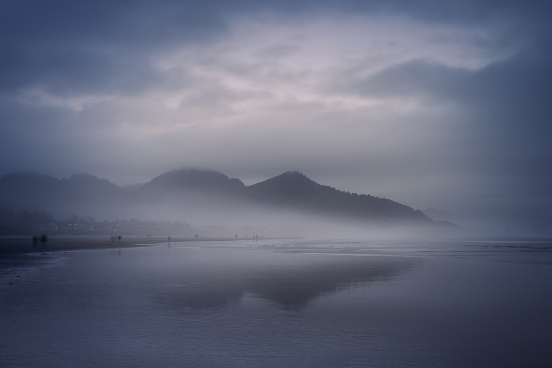 Heavy Fog rolls into Canon Beach