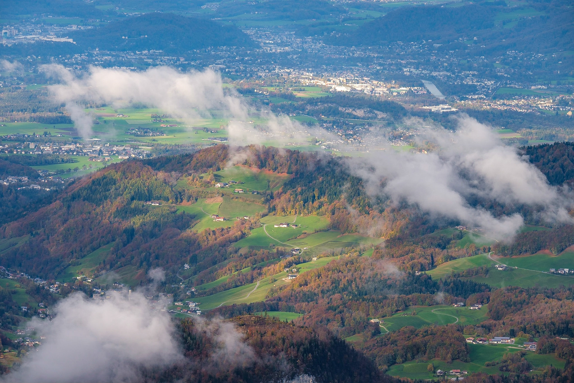 Ibland tittar solen fram genom molnen