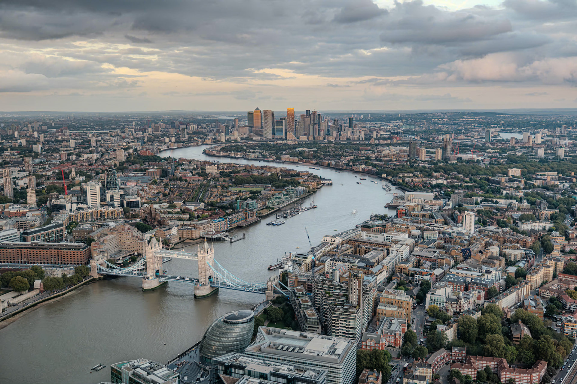 Tower Bridge och Themsen