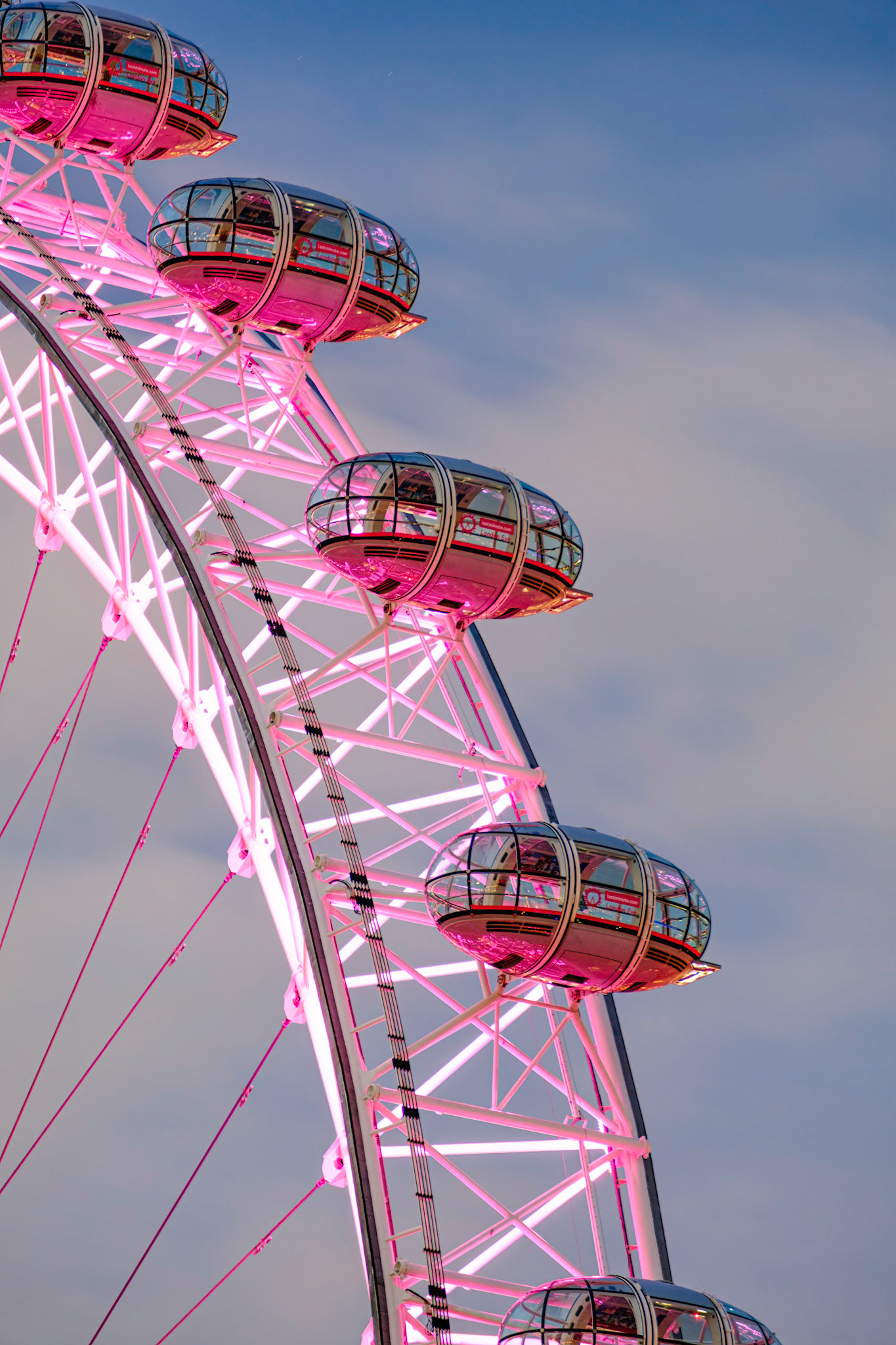 Närbild på kapslarna på  London Eye
