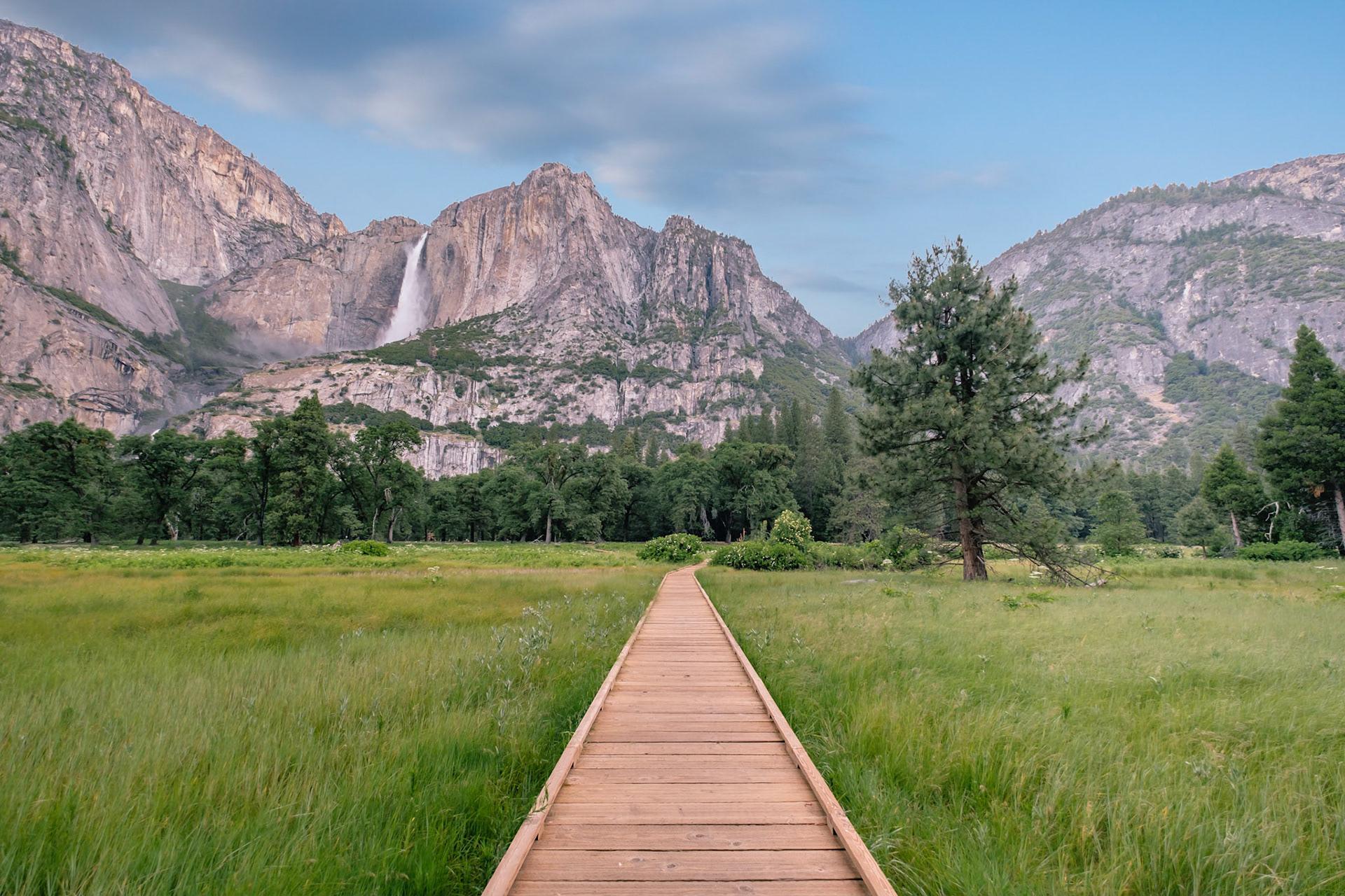 Not crowded at all before sunrise.