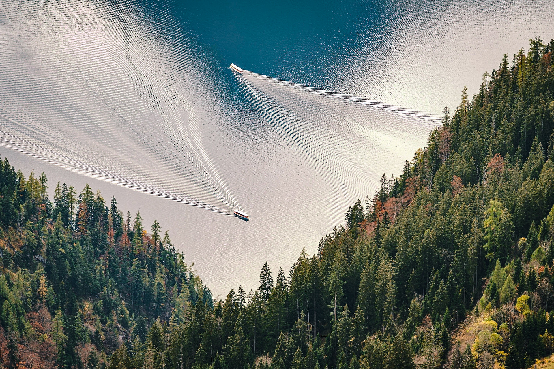Elbåtarna på väg till och från St Bartholomew
