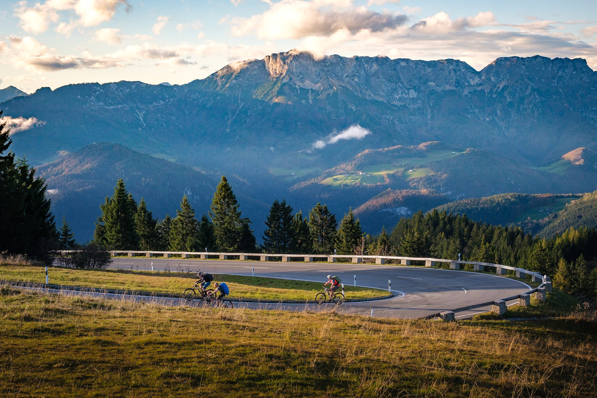 De har cyklat hit, 1500 meter över havet!